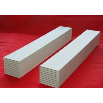 Extruded honeycomb SCR denitrification catalyst